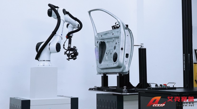 深度集成機(jī)器人、變位機(jī)和跟蹤站單元